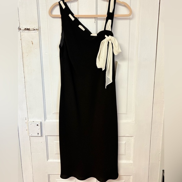 Vintage Evan Picone black dress/full lining/asymmetrical neckline/Ribbon accent - Picture 1 of 9